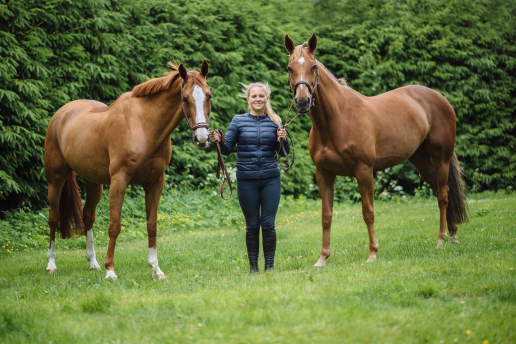 Hoppryttaren Janina Kvarnström väljer Nutrolin Horse™-produkterna till sina hästar