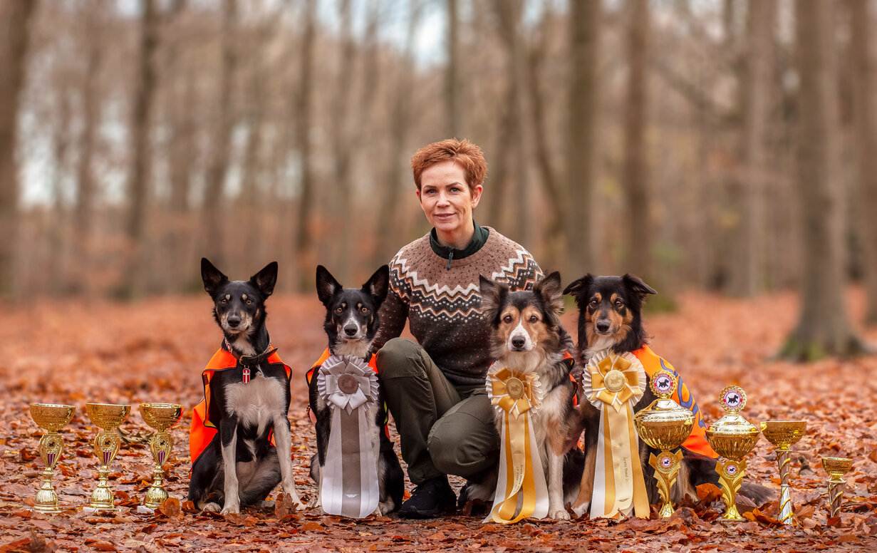 Hund- och lydnadsproffset Miriam Søndergaard med sina hundar