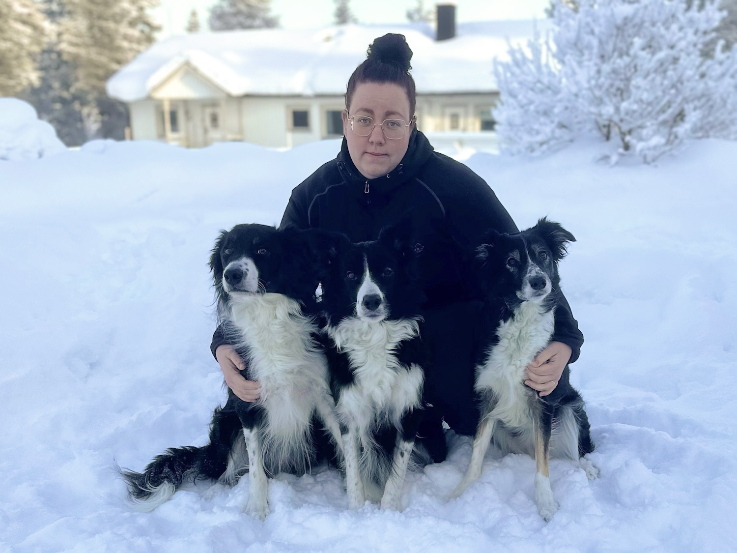 Evelina Hermansen med sina hundar