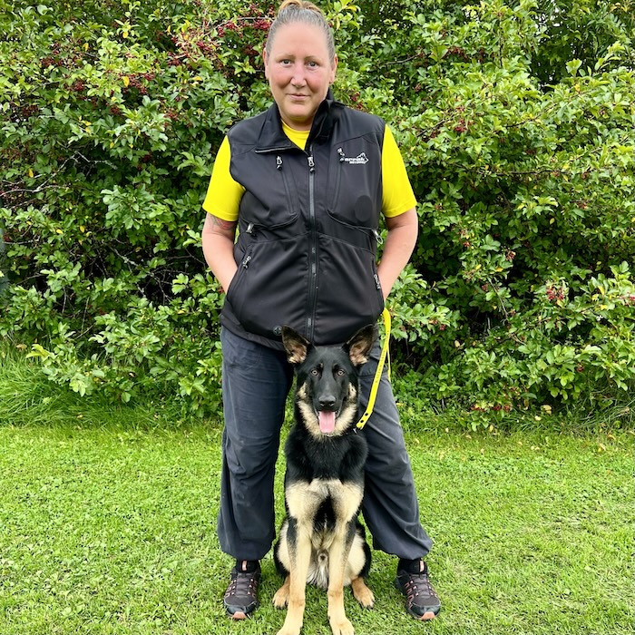 Li Hedenström med hunden Imre