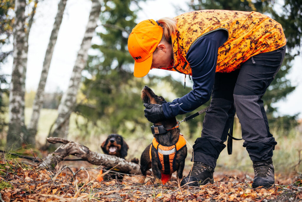 I sport- och arbetshundens vardag är det viktigaste inte en enskild topprestation, utan förmågan att fortsätta träna, arbeta och tävla vecka efter vecka och år efter år. När kroppen får det stöd den behöver både för prestation och återhämtning kan hunden fortsätta vara aktiv under hela säsongen. Nutrolin® SPORT är den aktiva hundens partner.