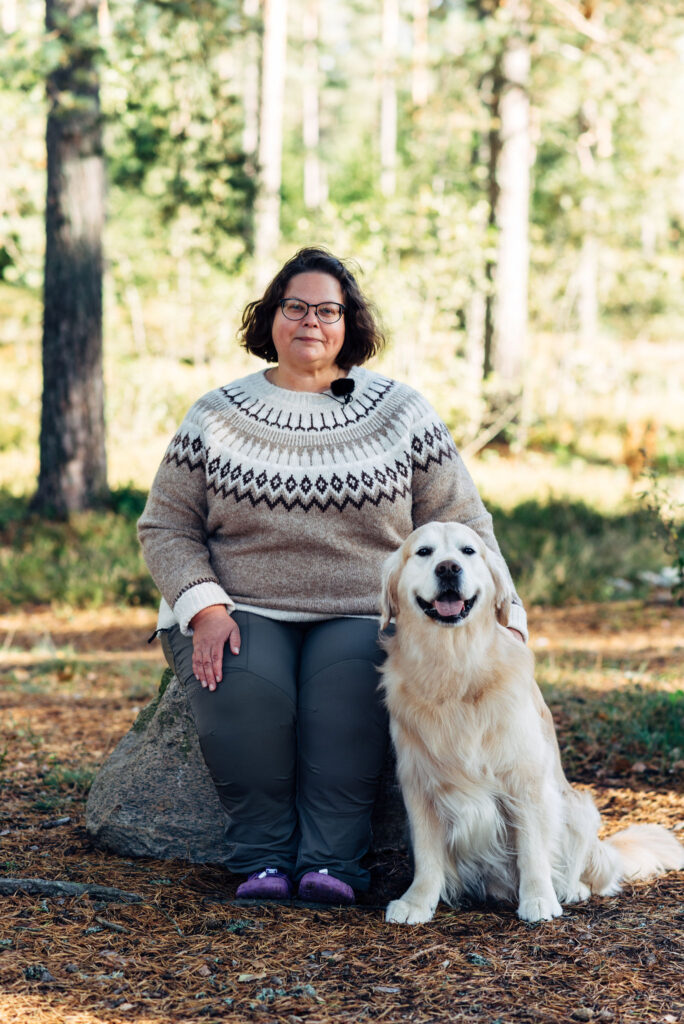 Åttaåriga golden retrievern Tarmo njuter av allt från retrieverträning till utställningar. För att stödja hans aktiva livsstil har matte Anne-Mari valt både Nutrolin® SKIN & COAT och OMEGA SENSITIVE®.